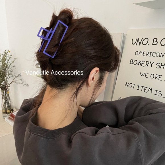 Cool Geometric Purple Hair Claw - Picture 1 of 2